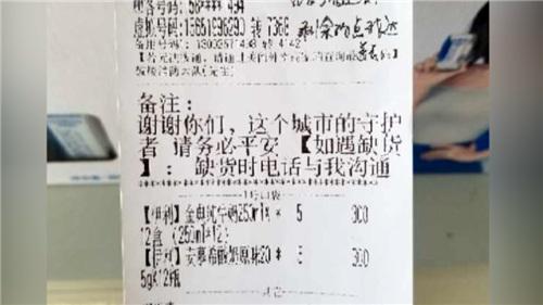 水果奶奶，社区里的甜蜜守护者
