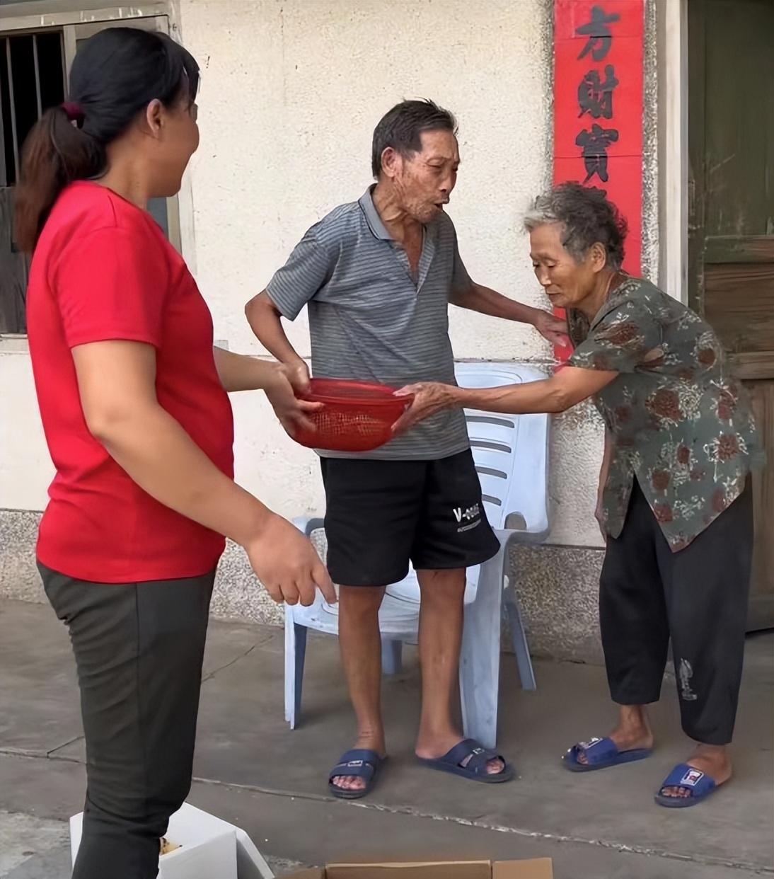 水果奶奶的甜蜜小屋，欢迎每一位客人的温馨光临
